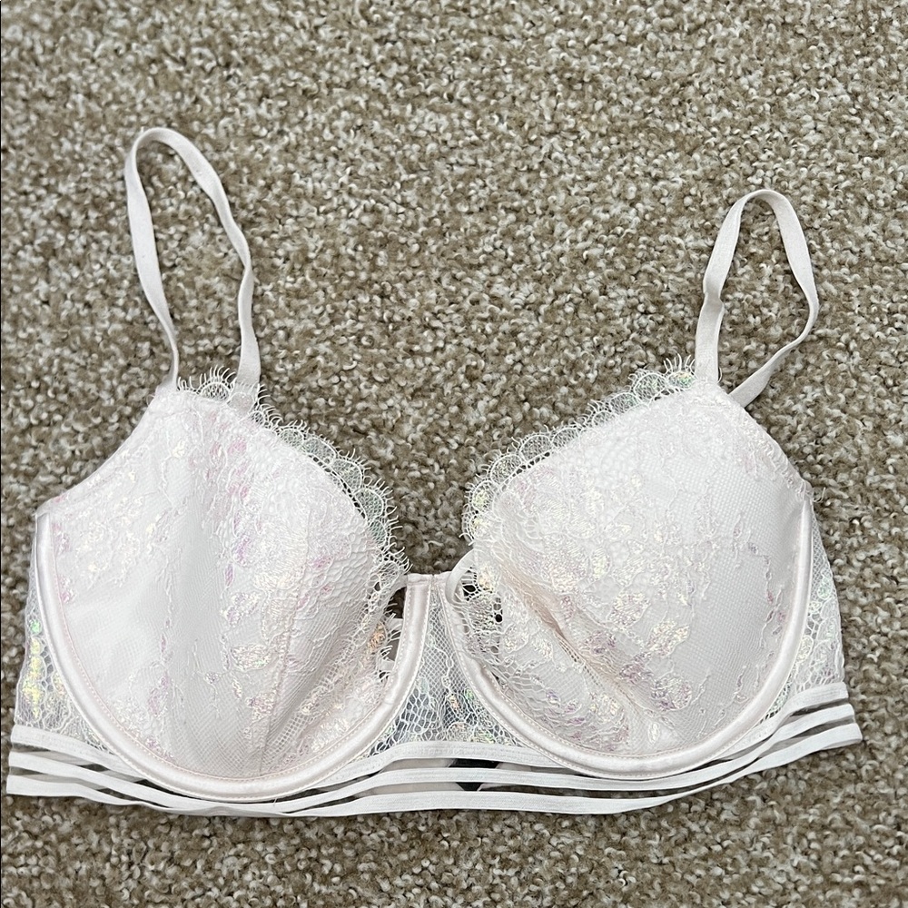 Victoria's Secret Lace Accent Bra in Cream